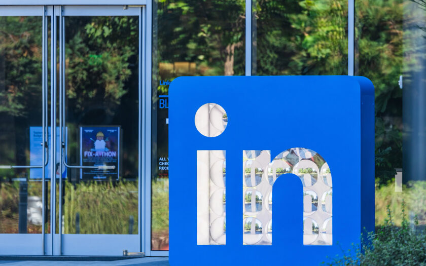 LinkedIn Launches Free AI Certification Courses