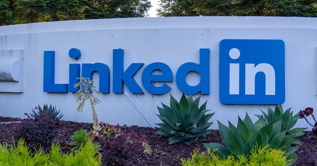 LinkedIn Rolls Out Email Metrics For Newsletter Publishers