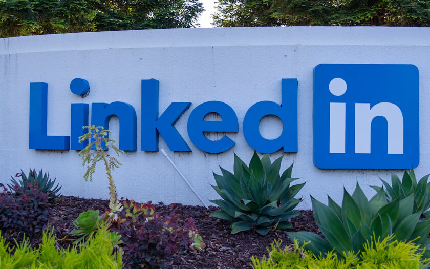 LinkedIn Rolls Out Email Metrics For Newsletter Publishers